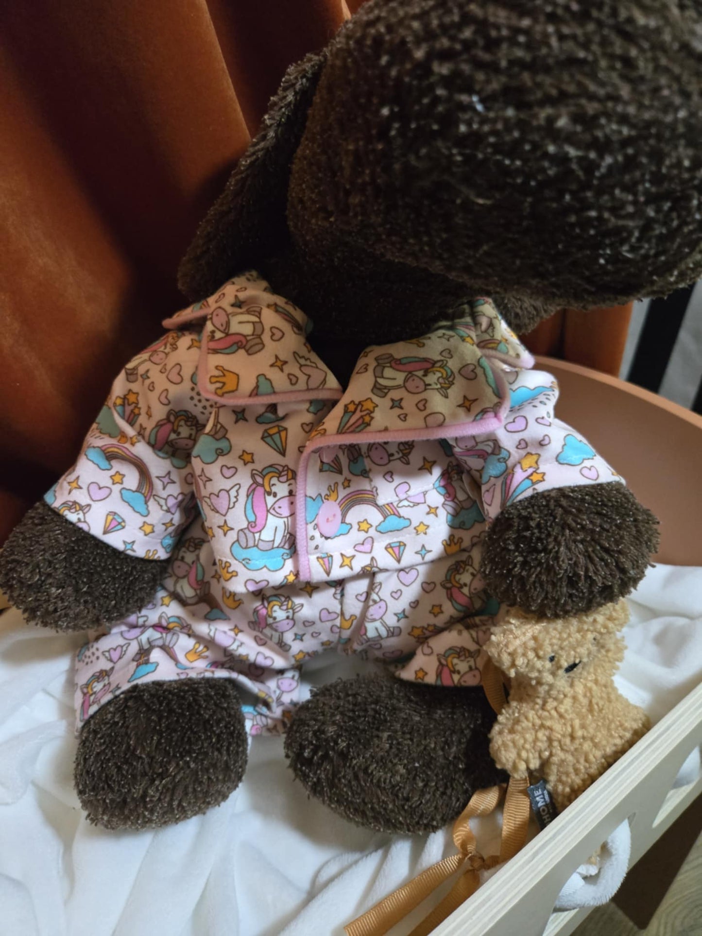 Le Pyjama "Arc-en-Doudou" – pour les Doudous en quête de câlins colorés