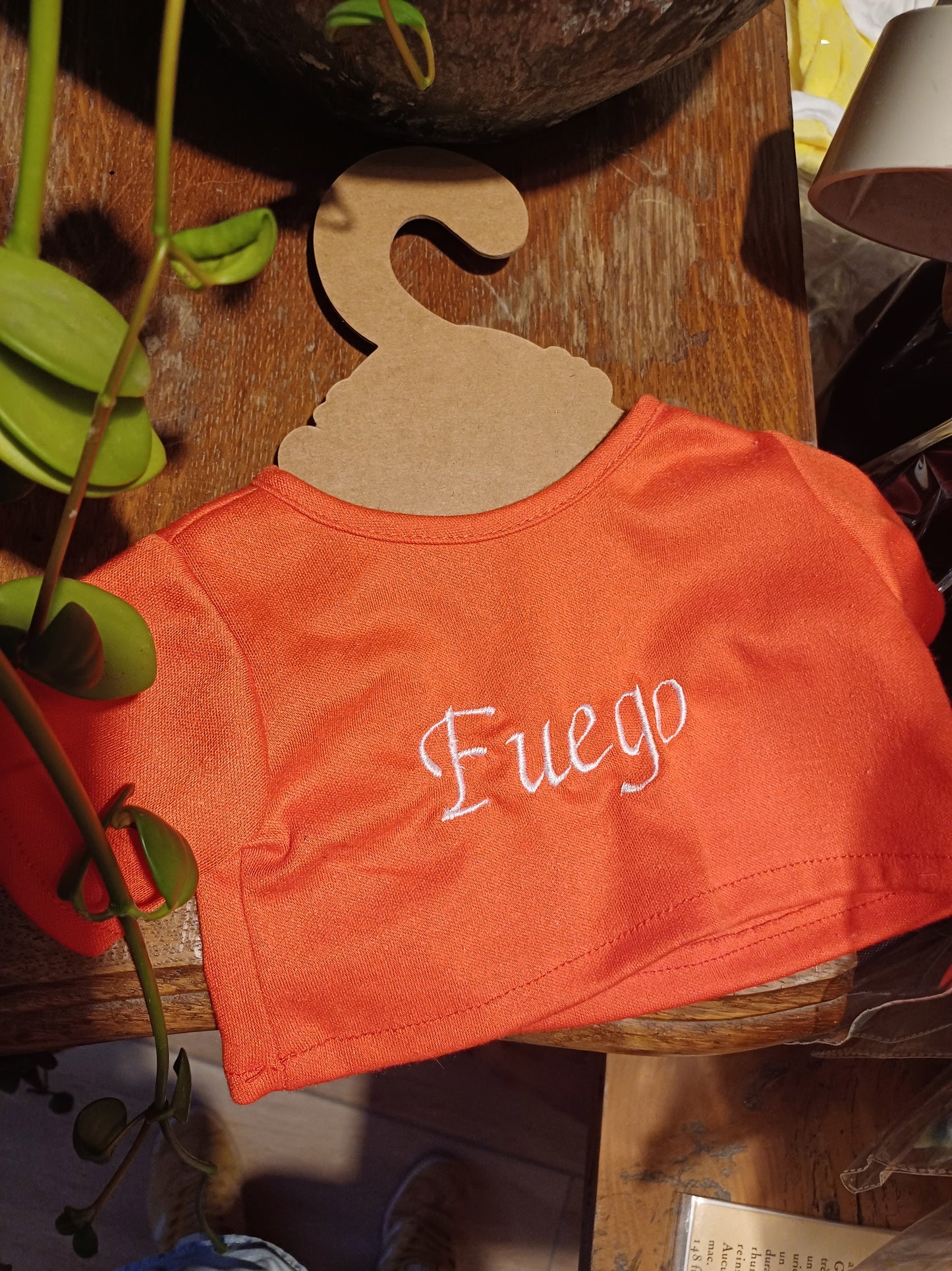 T-shirt Personnalisé – le basique qui porte fièrement le nom de ton doudou