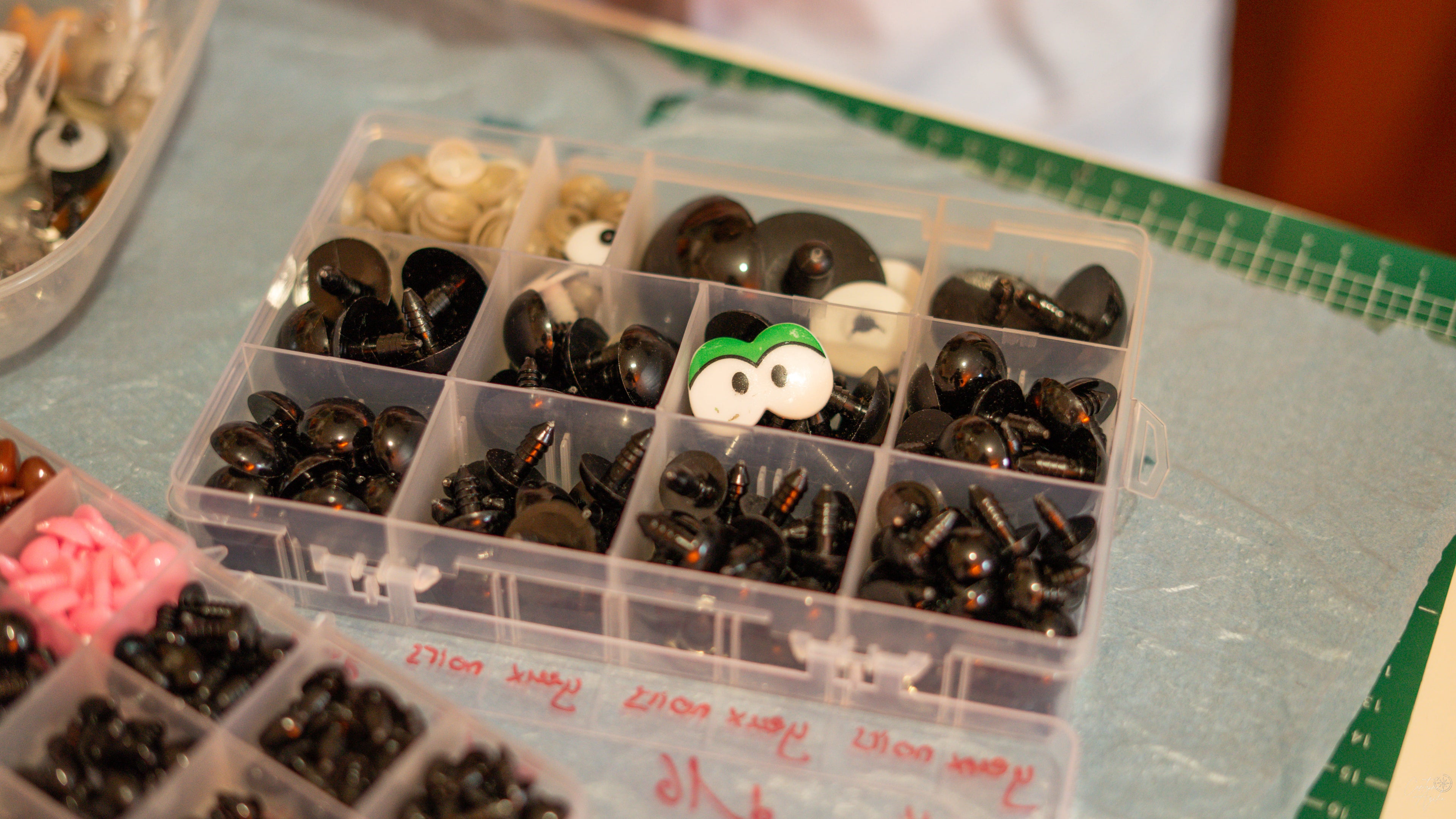 LesIndemoussables_AS-54_1 yeux pour peluche boite