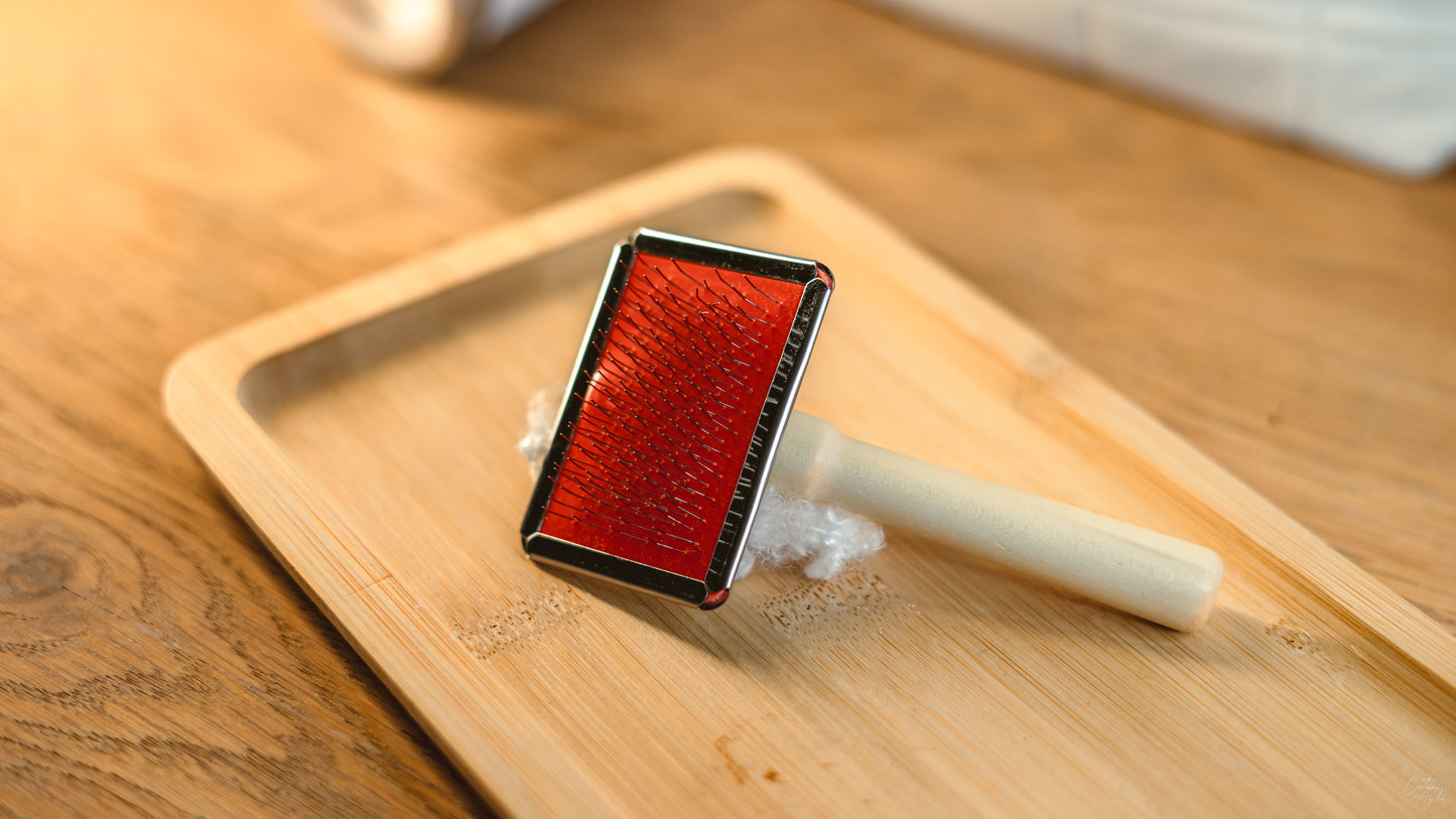 LesIndemoussables_AS-82 brosse petite peluche fourrure